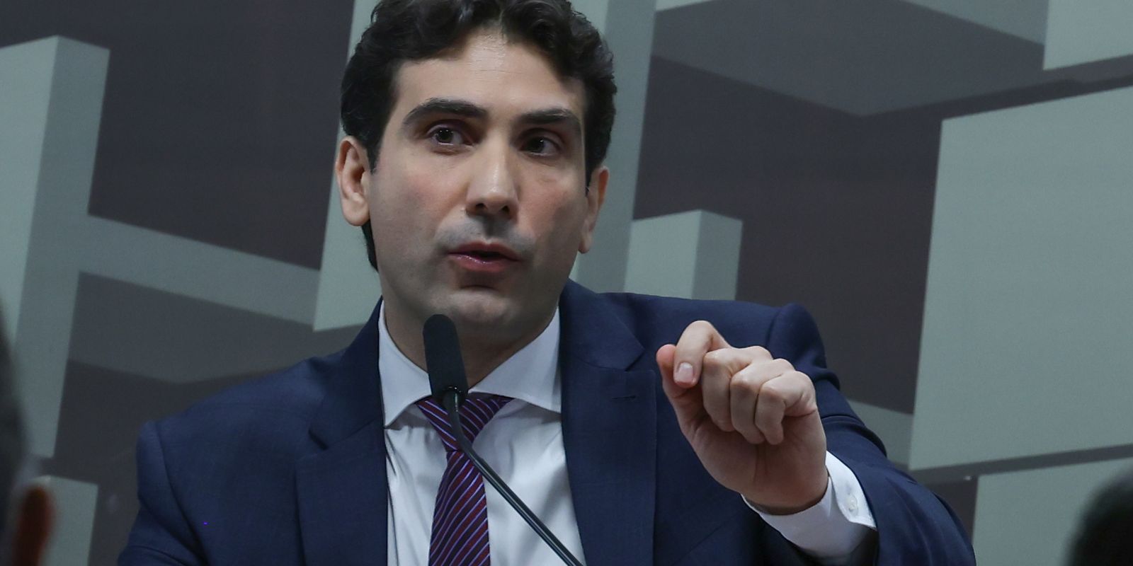 Galípolo critica uso do FGC por empresas para captação de varejo