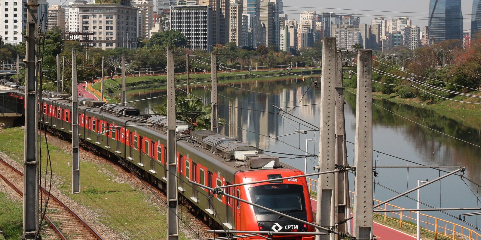 Greve de trens em SP trava o trânsito e atinge 2 mil km de lentidão