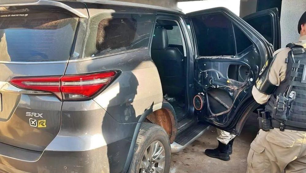 Hilux furtada em Cascavel é recuperada pela PM com placas paraguaias em Iporã