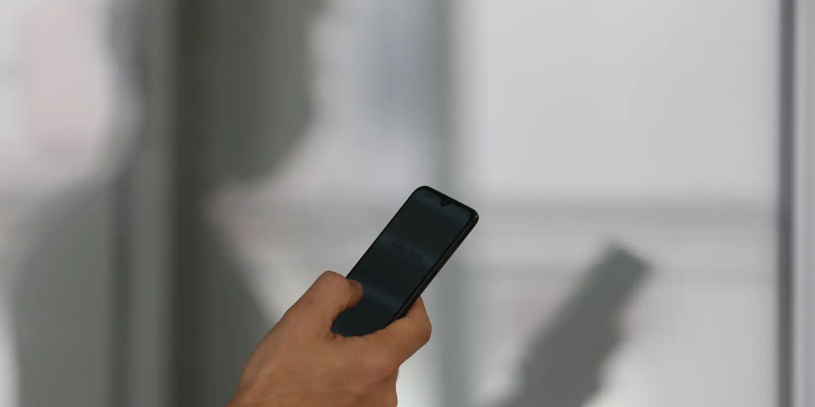 Brasil registra queda no roubo de celulares em 2025, mas furtos têm leve alta