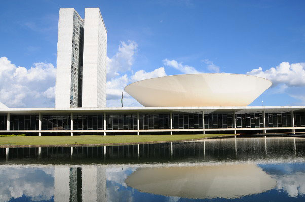 Governo edita medida provisória para reforçar crédito e habitação