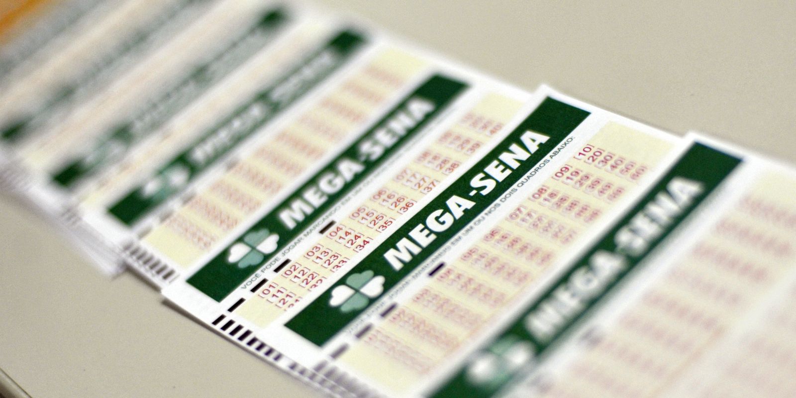 Prêmio da Mega-Sena acumula e pode pagar R$ 100 milhões neste domingo