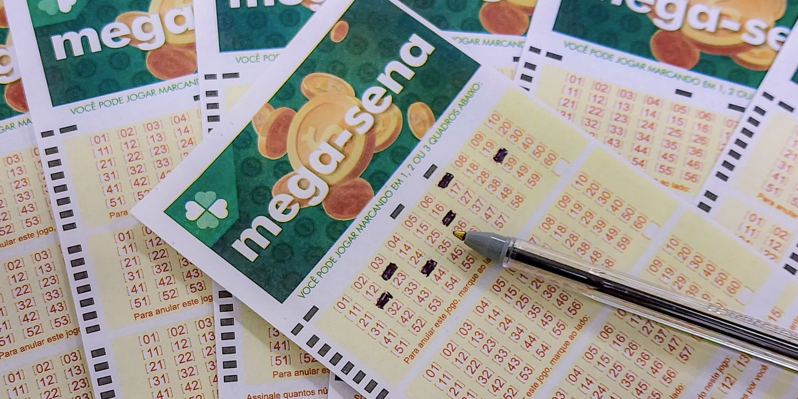 Mega-Sena acumulada chega a R$ 135 milhões após ninguém acertar dezenas