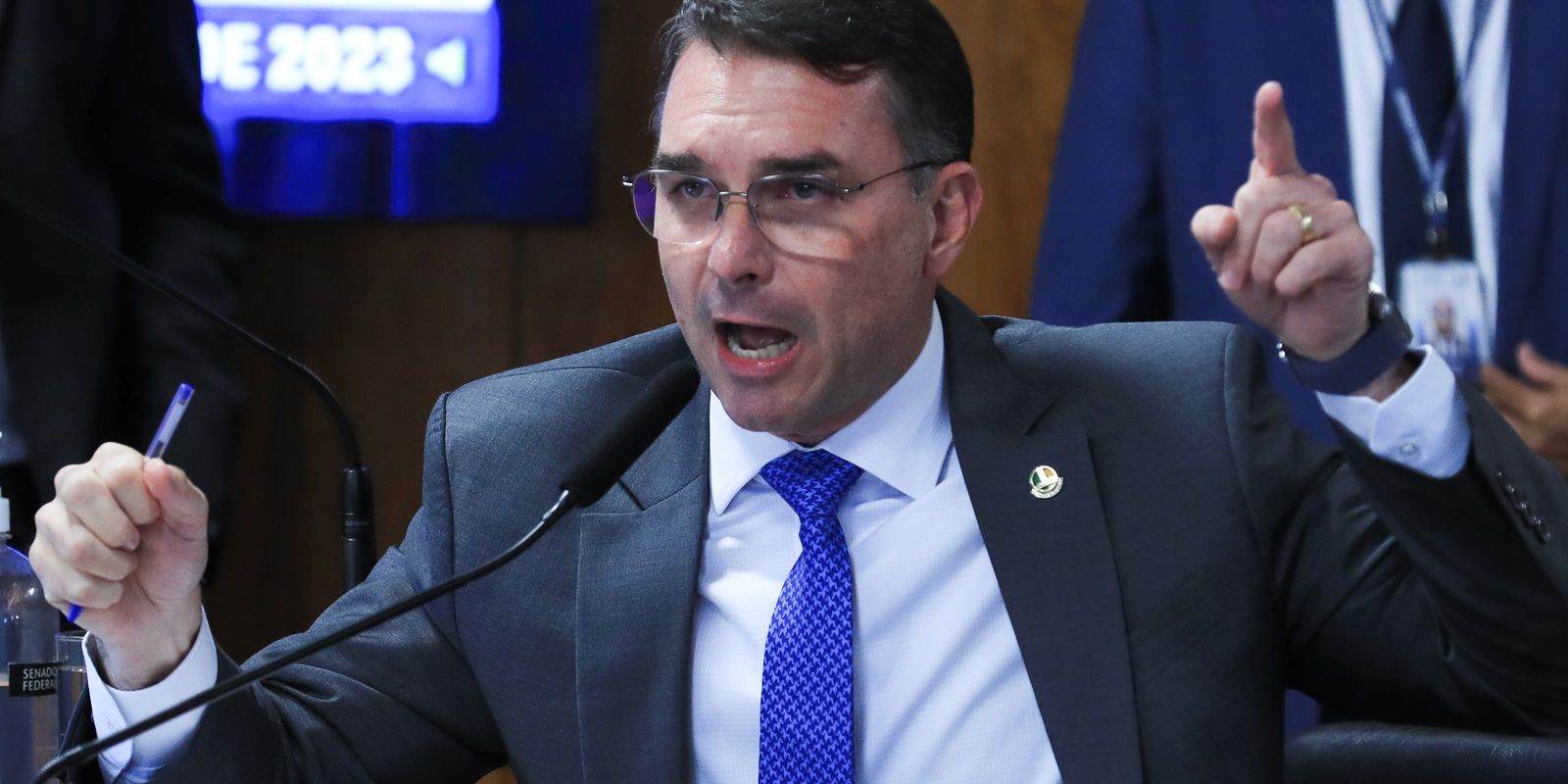 Missão pede investigação no TSE sobre suposta filiação falsa de Flávio ao partido