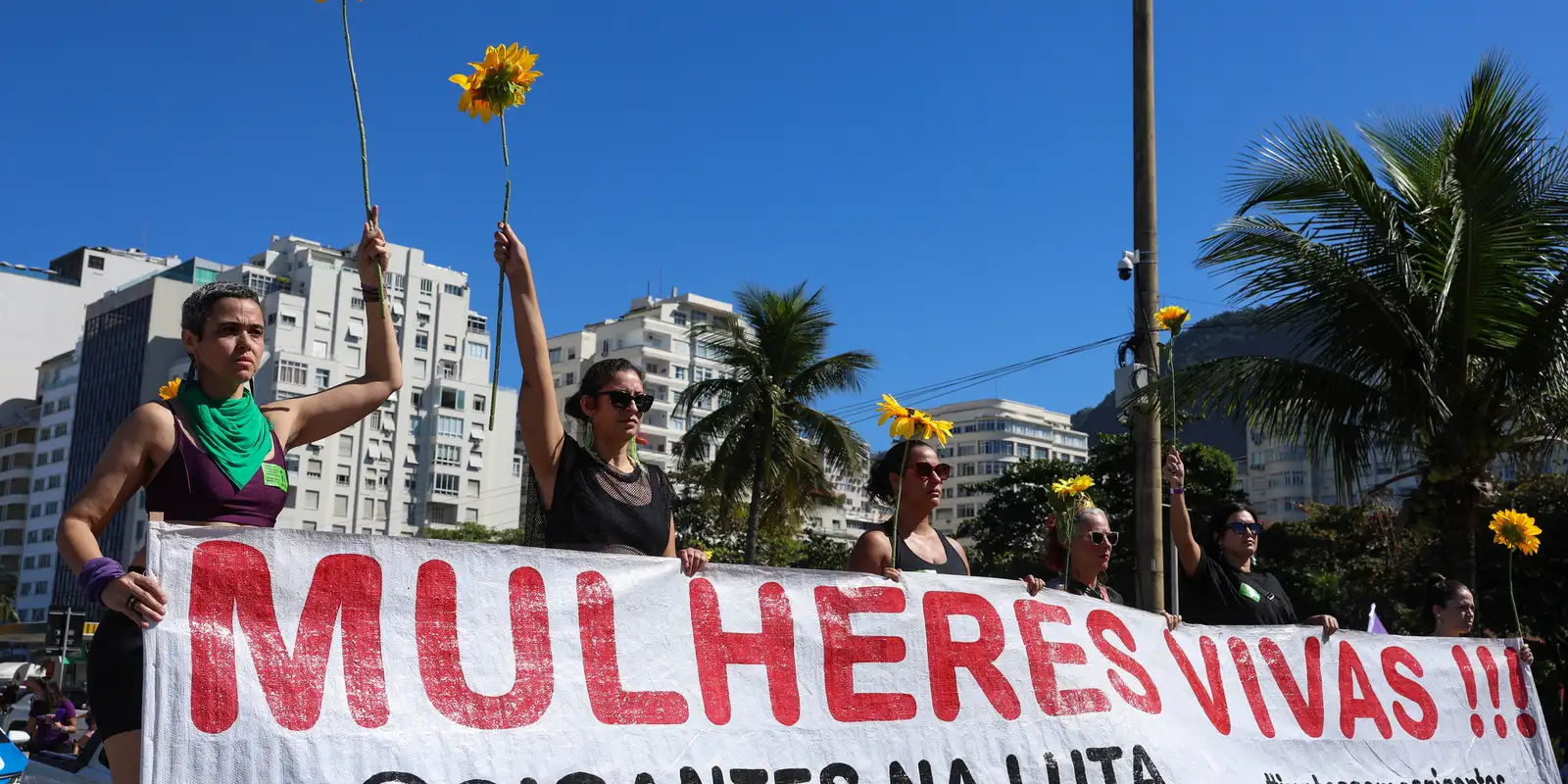 Manifestantes vão às ruas e pressionam a Câmara pelo PL da Misoginia
