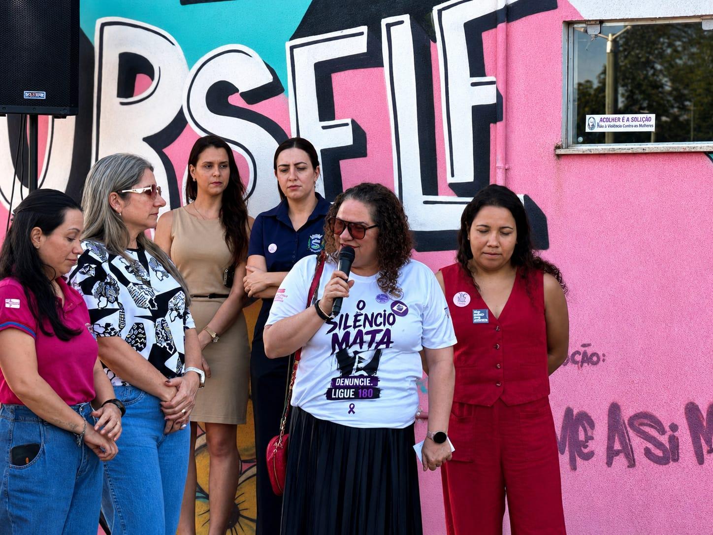 Palotina entrega Banco Vermelho como símbolo de combate à violência contra a mulher
