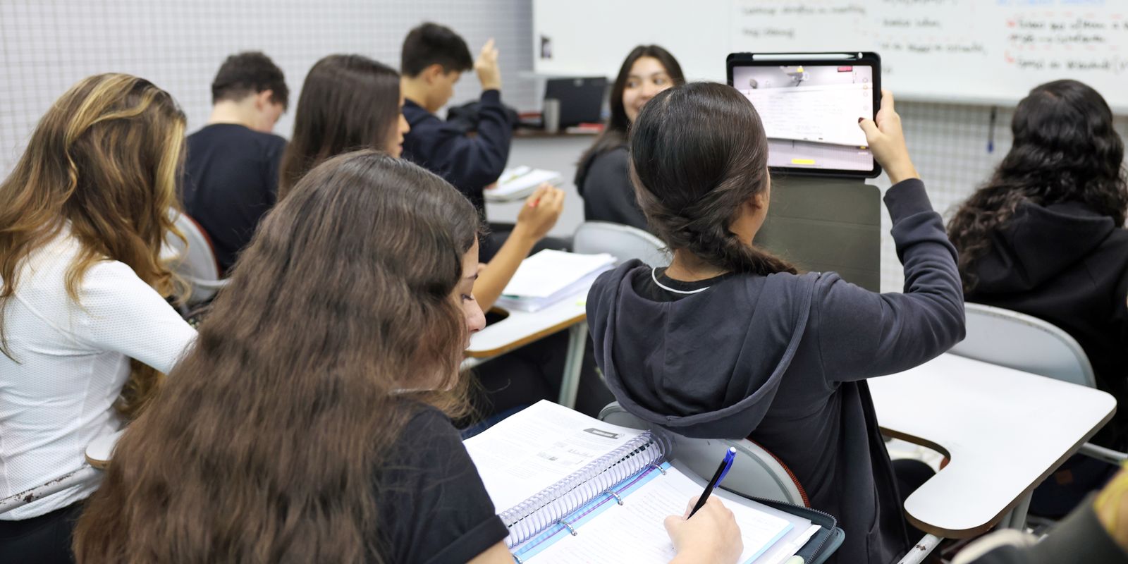 Pagamento do programa Pé-de-Meia beneficia nascidos em março e abril nesta terça