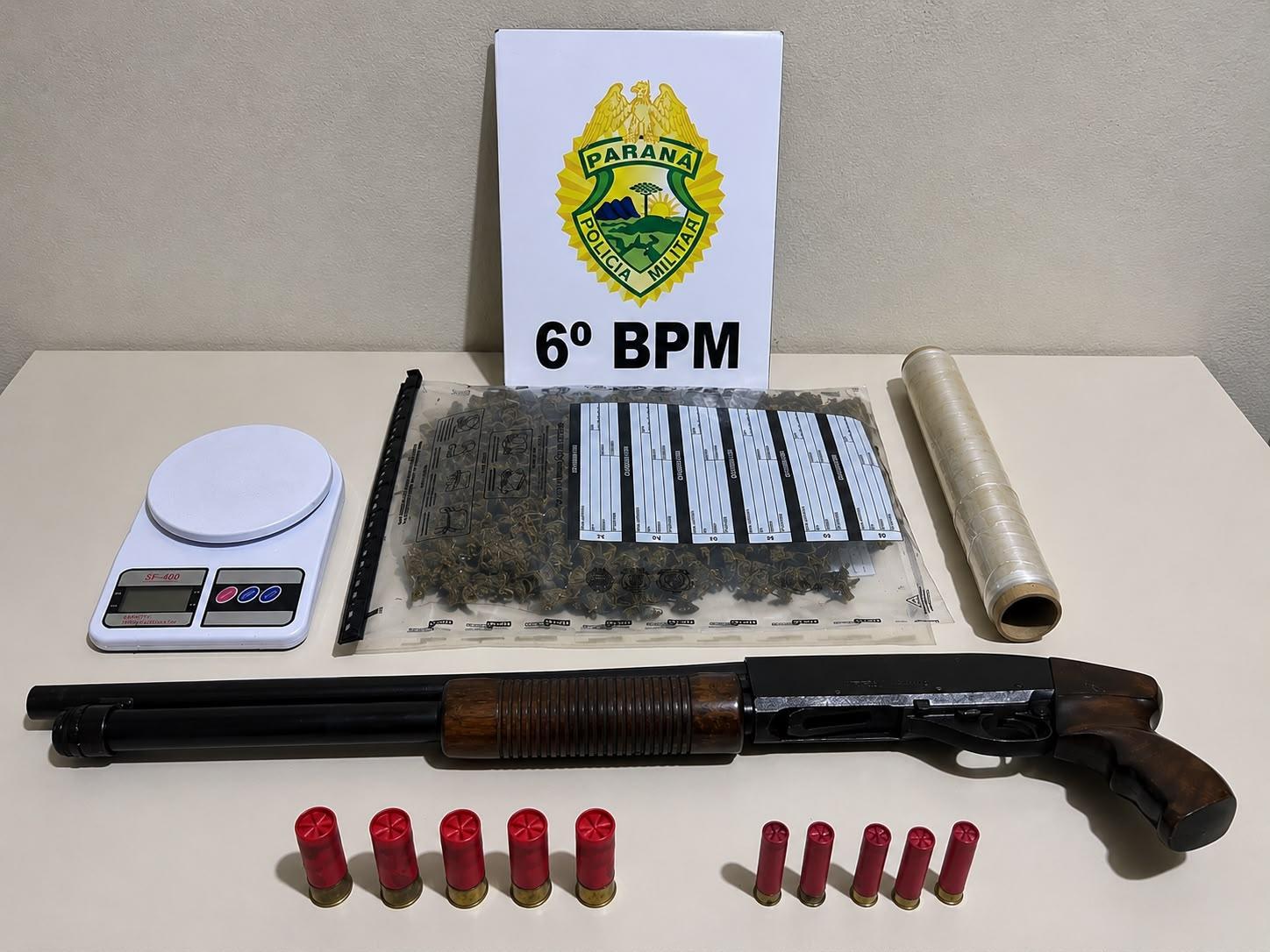 PM prende mulher com espingarda, munições e drogas em Terra Roxa