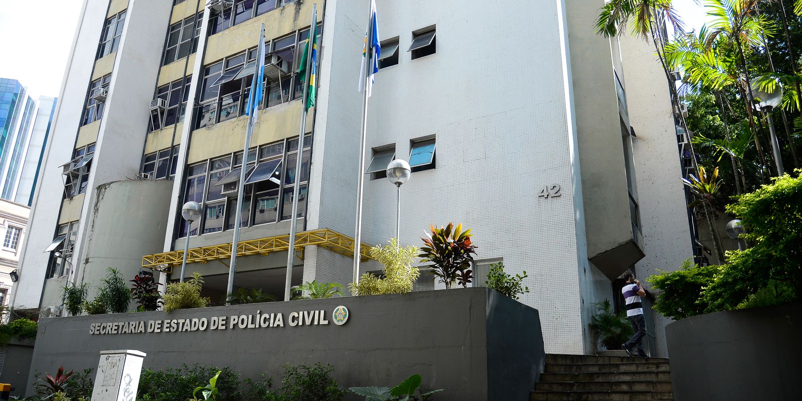 Polícia mira roubo de veículos em ação contra o Comando Vermelho no Rio