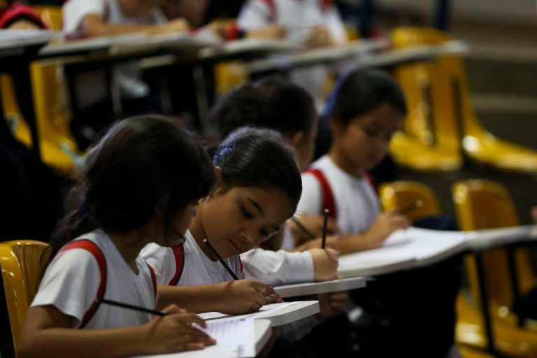 Projeto na Câmara propõe a oferta de coletores menstruais em programa de saúde