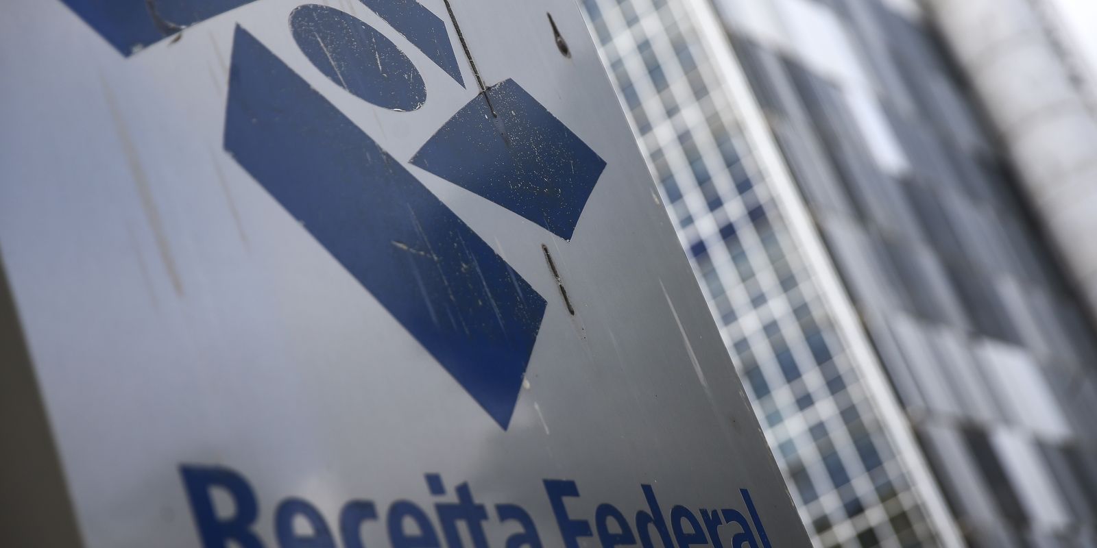 Receita paga último lote de restituição do Imposto de Renda 2026