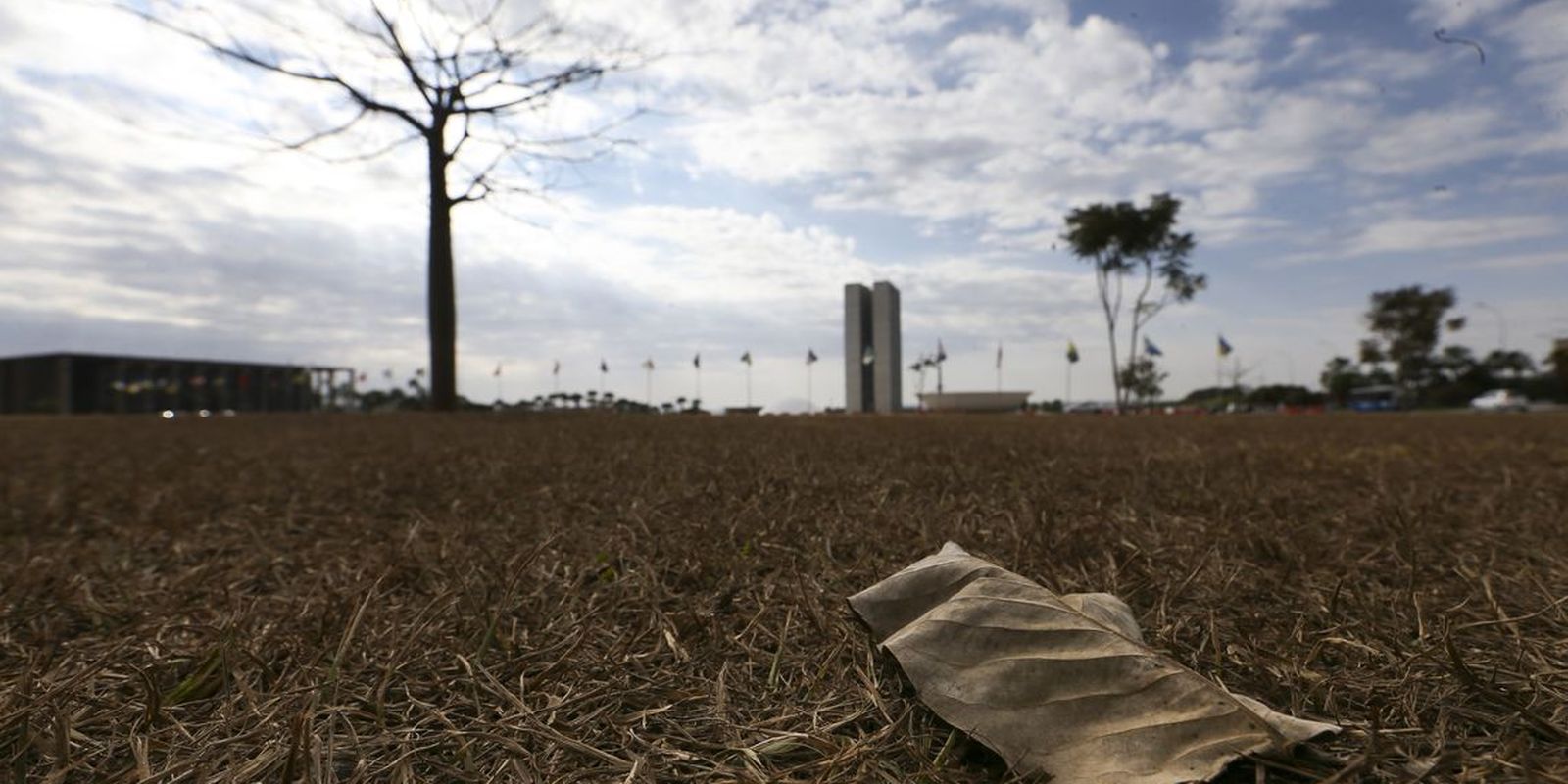 Região Sul enfrenta alto risco de tempestades enquanto país registra calor extremo
