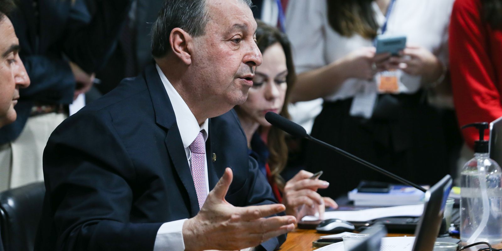 Relator avança com a PEC do fim da escala 6x1 no Senado sem alterar texto