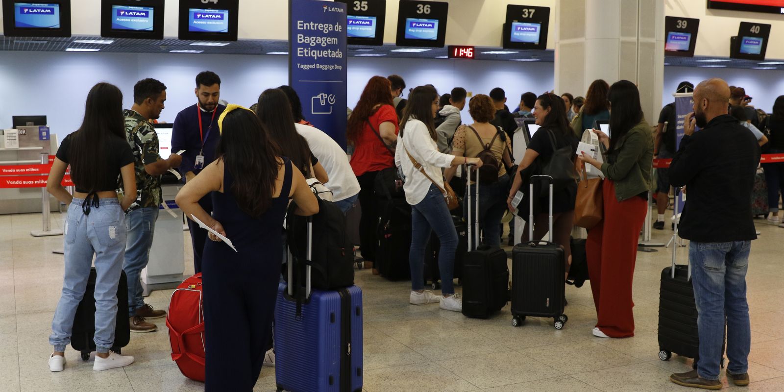Aeroporto Santos Dumont normaliza voos após incidente com jatinho no Rio