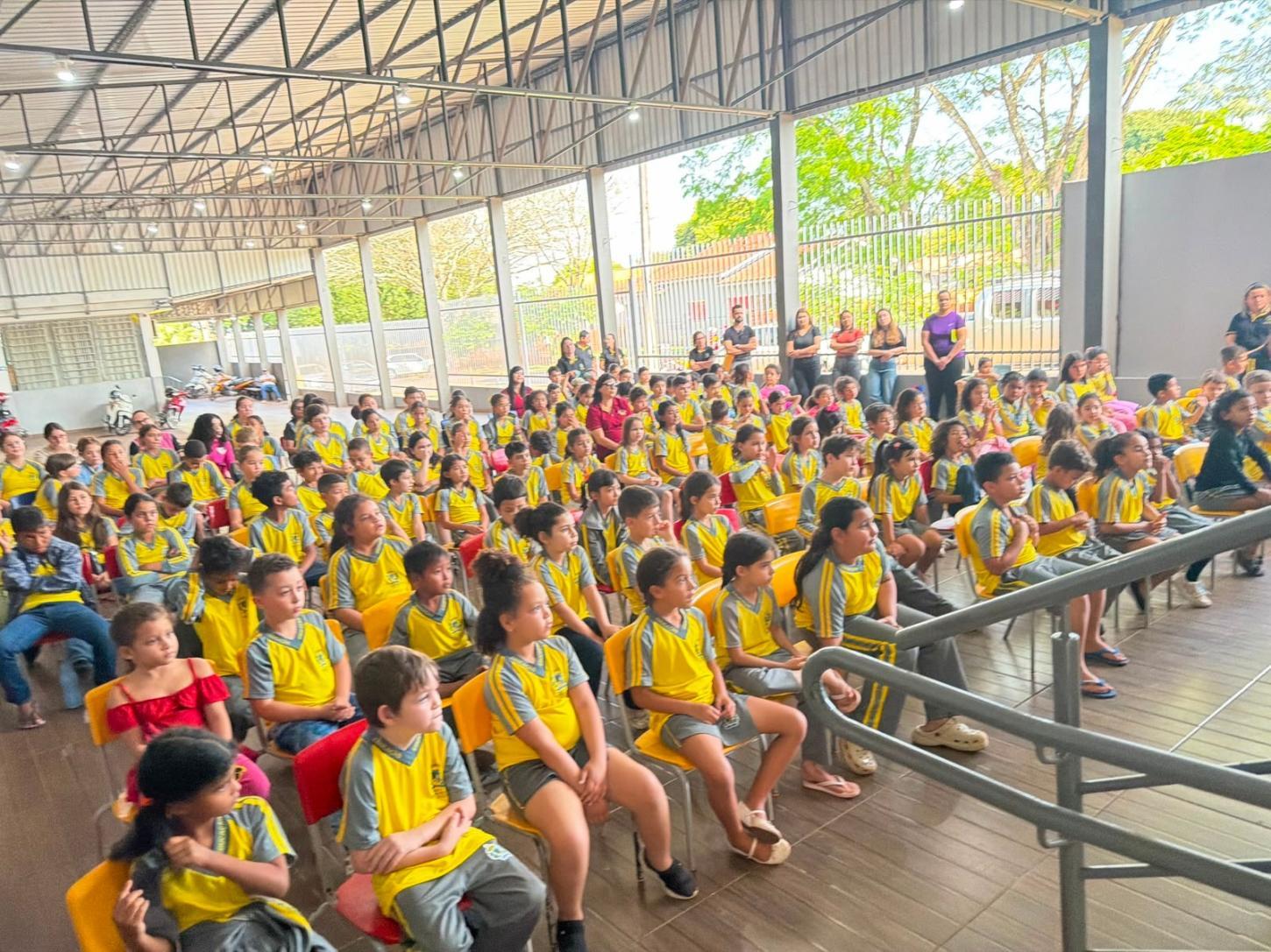 Terra Roxa amplia tecnologia nas escolas com novos Chromebooks