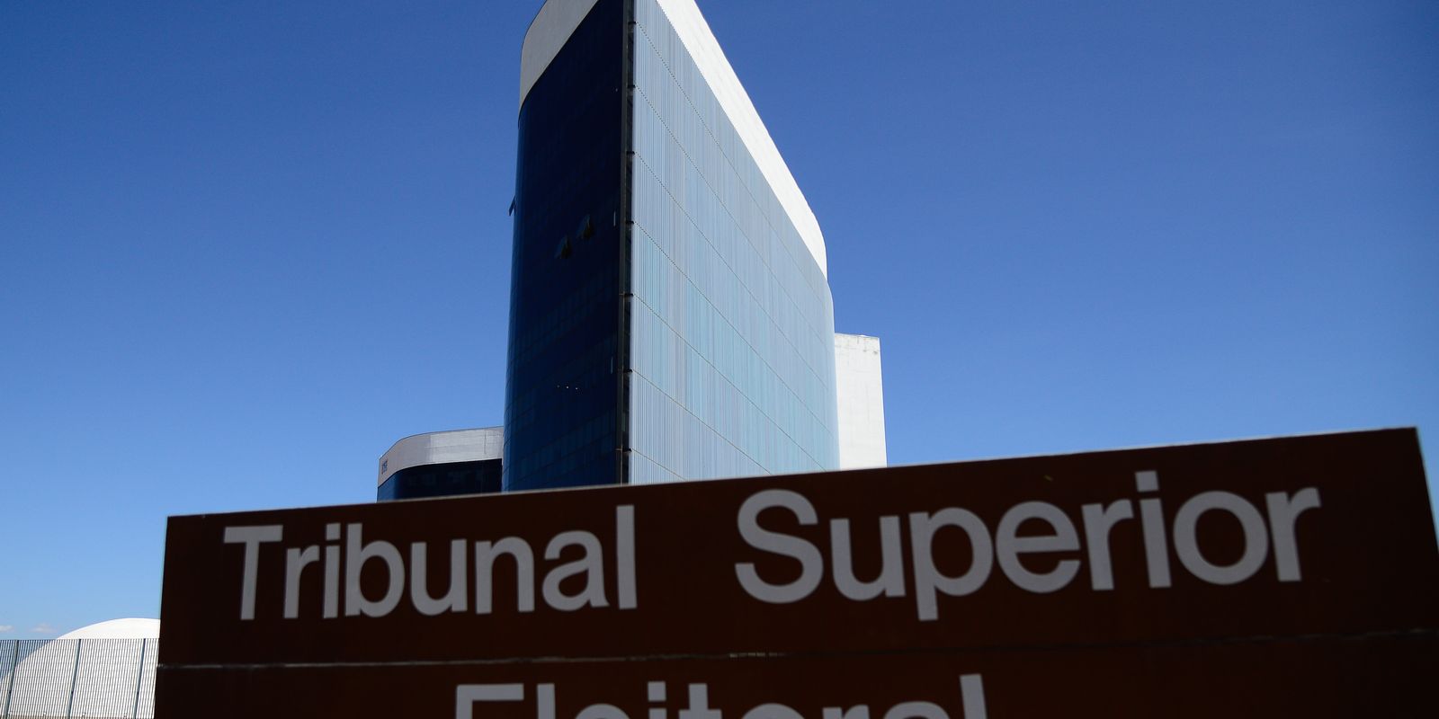 TSE manda restabelecer filiação de Flávio Bolsonaro ao PL após suspeita de fraude