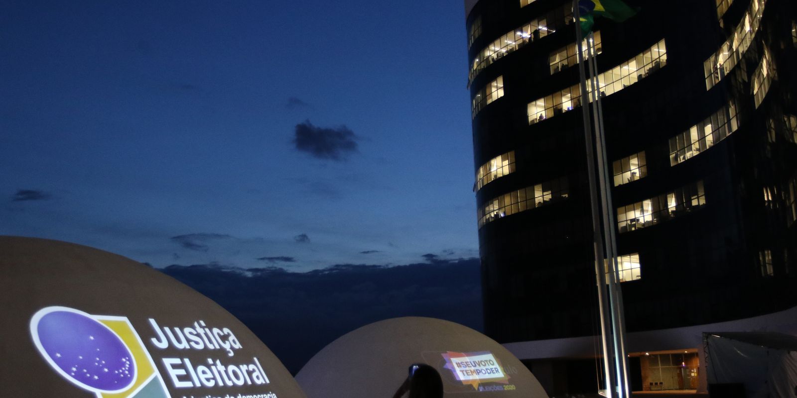 TSE nega hackeamento e apura a filiação de Flávio Bolsonaro ao partido Missão