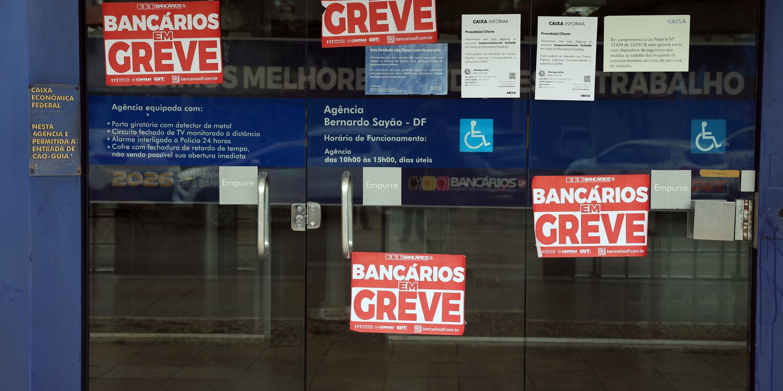 Funcionários rejeitam proposta e mantêm greve da Caixa por tempo indeterminado