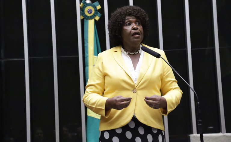 Câmara aprova convenção da OIT para igualdade trabalhista familiar
