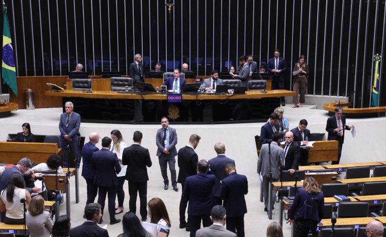 Câmara dos Deputados pode votar MP da taxa das blusinhas nesta quinta-feira