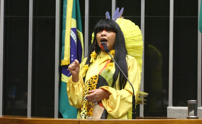 Comissão fixa limite de repasse para candidaturas de mulheres negras