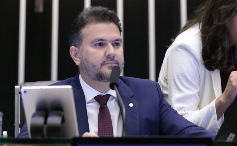 Projeto que isenta tecnologia assistiva de impostos avança na Câmara