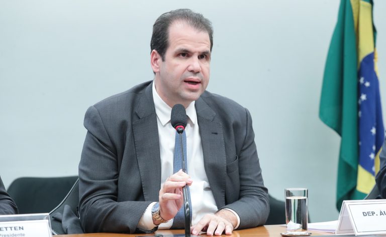 CCJ aprova projeto que autoriza desembarque fora do ponto no transporte público à noite
