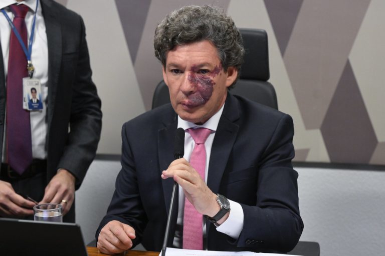 Comissão mista vota proposta sobre a taxa das blusinhas nesta terça-feira