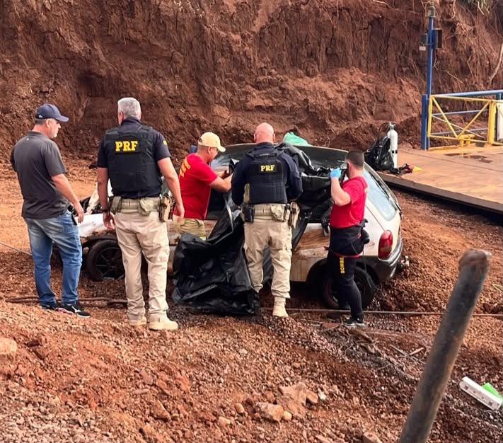 Corpo de jovem de 22 anos é encontrado em veículo que caiu no Rio Piquiri