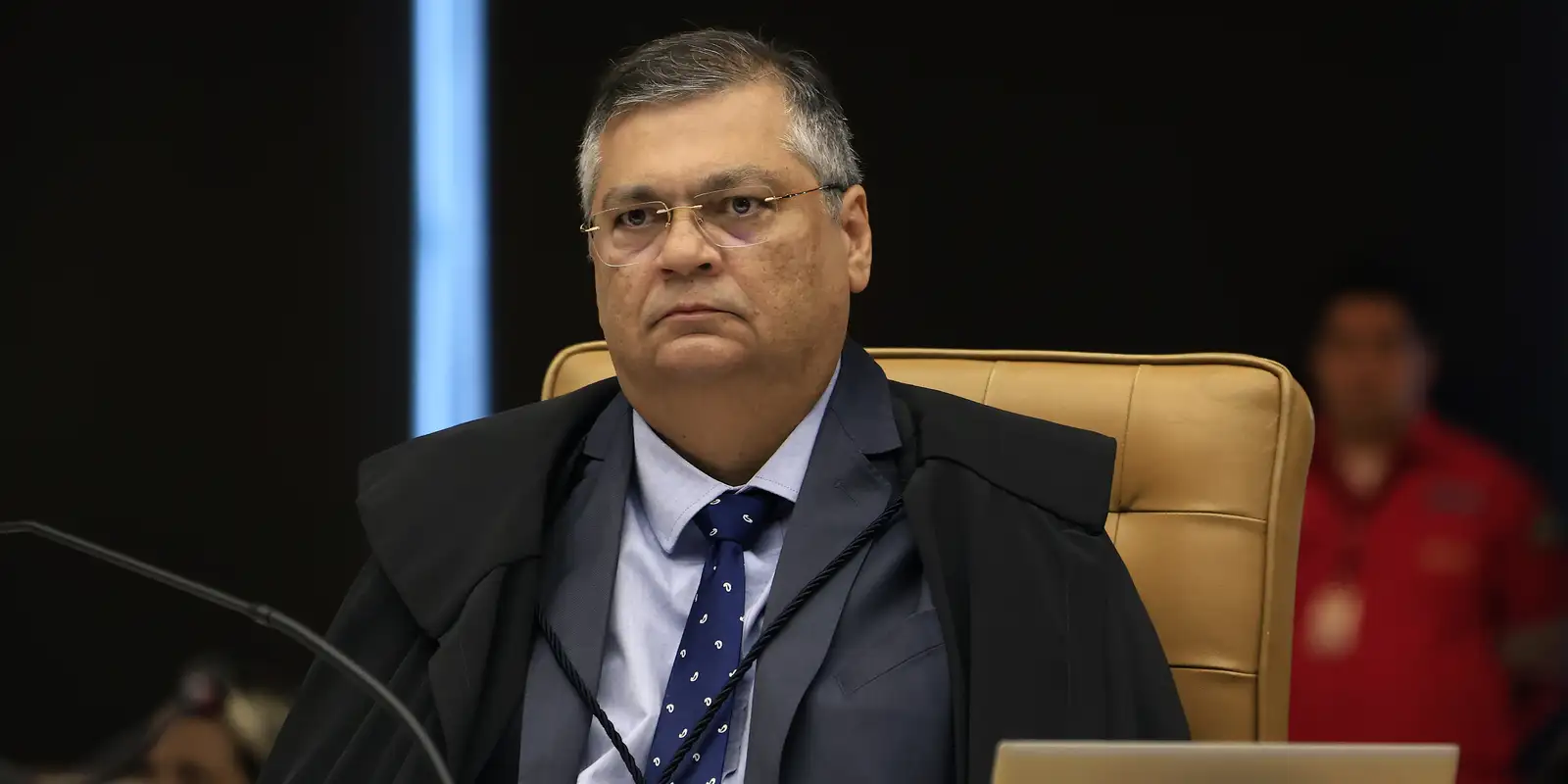 Flávio dino cobra explicações sobre ligações do banco master no stf