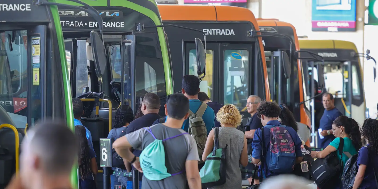 Escala 6x1 afeta a saúde mental de 67% dos trabalhadores, revela pesquisa do Locomotiva
