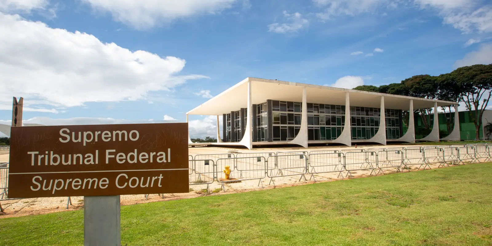 Ex-ministros do STF cobram investigação rigorosa sobre crise na Suprema Corte