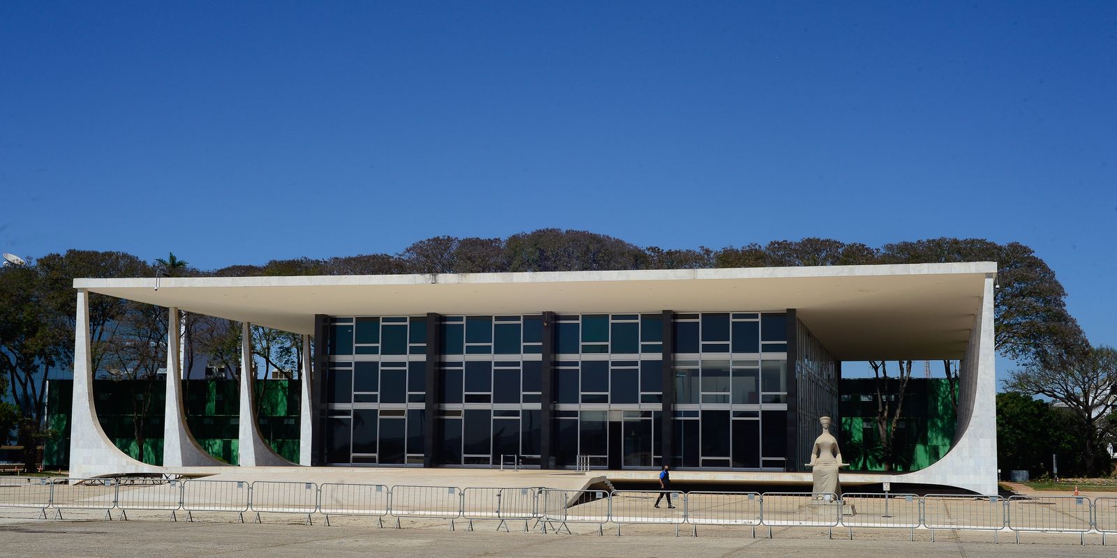 Fachin exige manifestação da PGR sobre casos do INSS e Banco Master