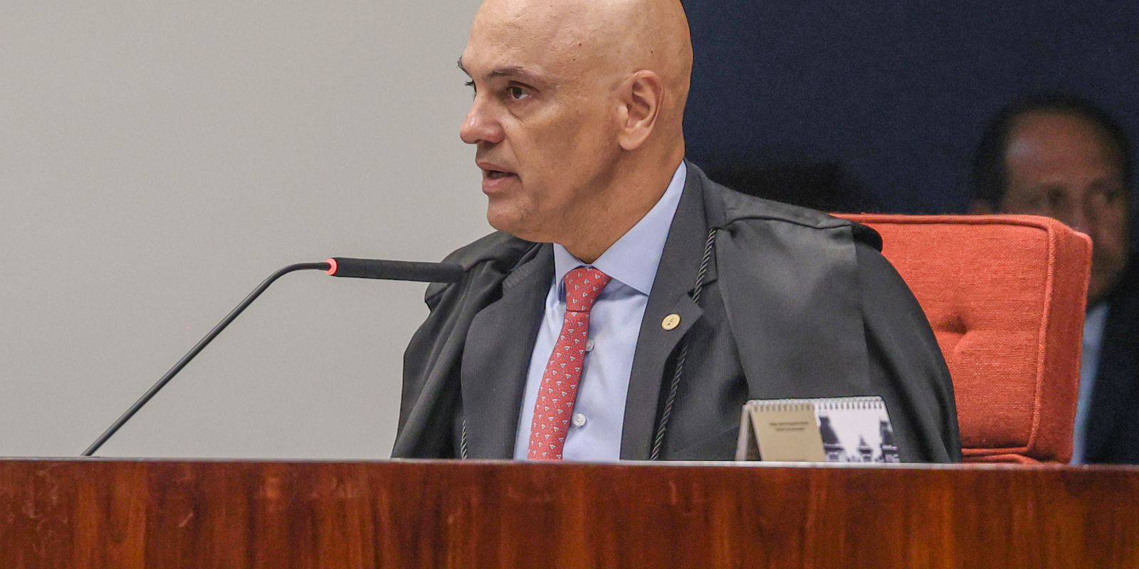 Fachin retira Moraes da relatoria do inquérito das fake news no STF