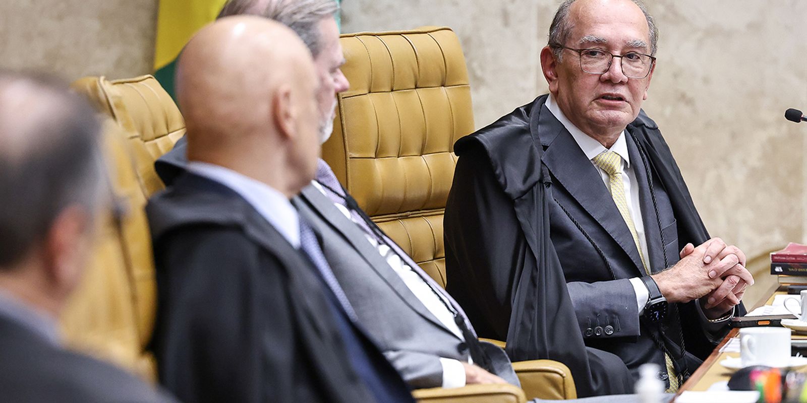 Gilmar Mendes exige no STF acesso completo aos dados do celular de Vorcaro