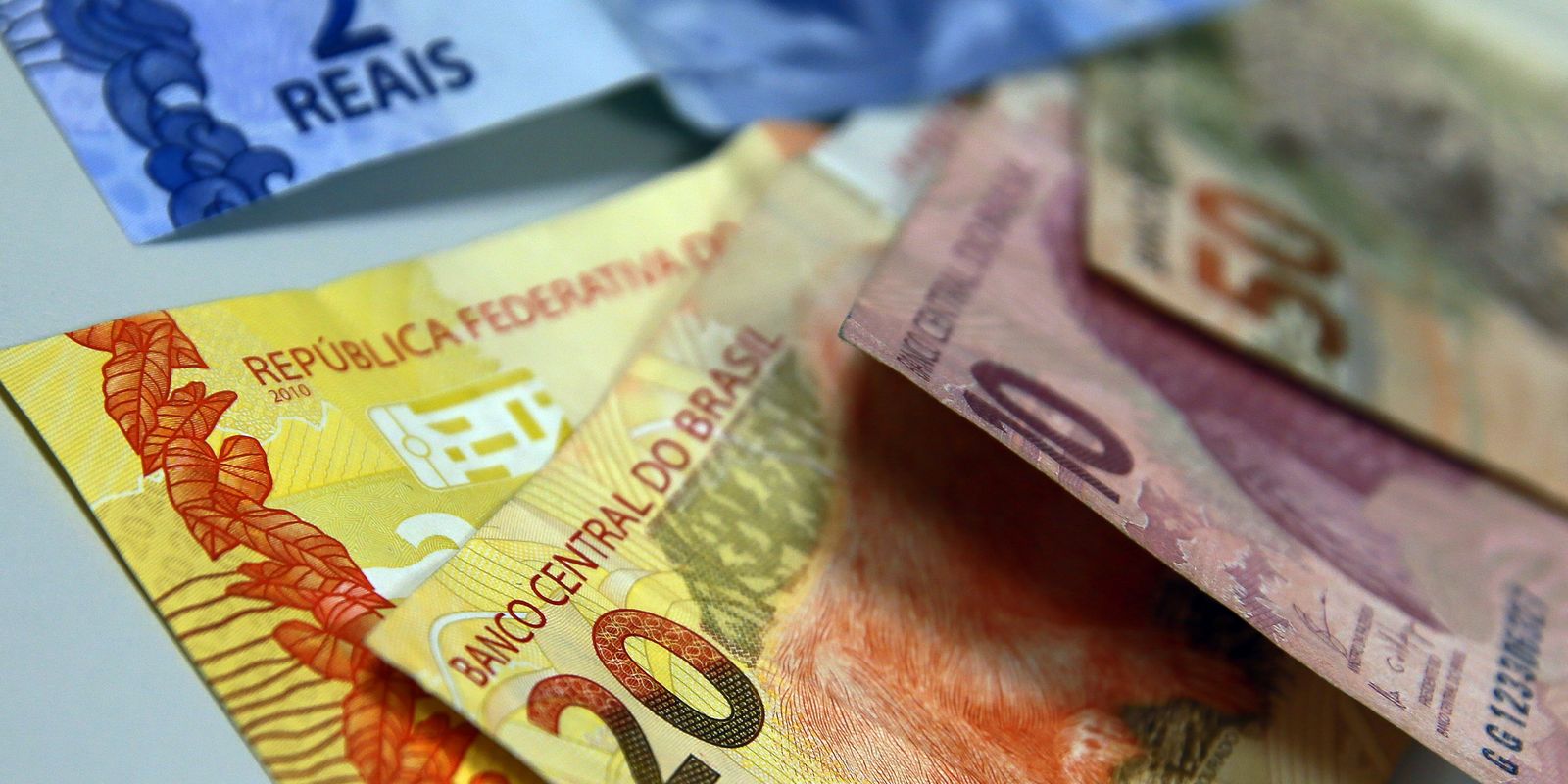 Juros para famílias sobem em agosto e inadimplência atinge 6 por cento