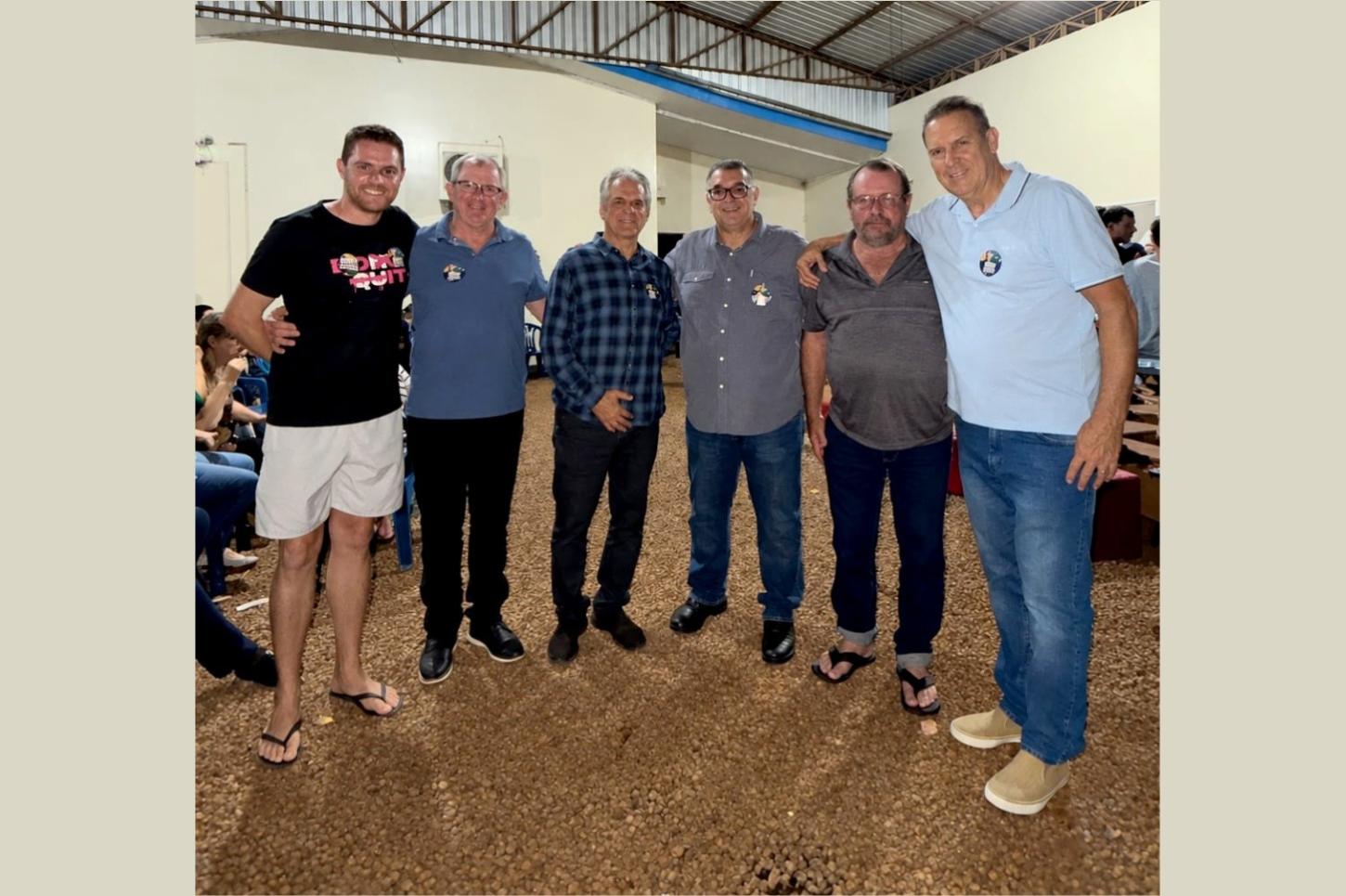 Luiz Ernesto intensifica agenda e participa de encontro com moradores de Santa Rita
