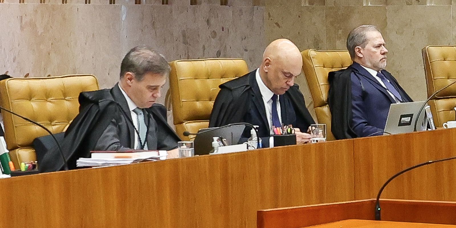 André Mendonça acusa Alexandre de Moraes de direcionar investigação no STF