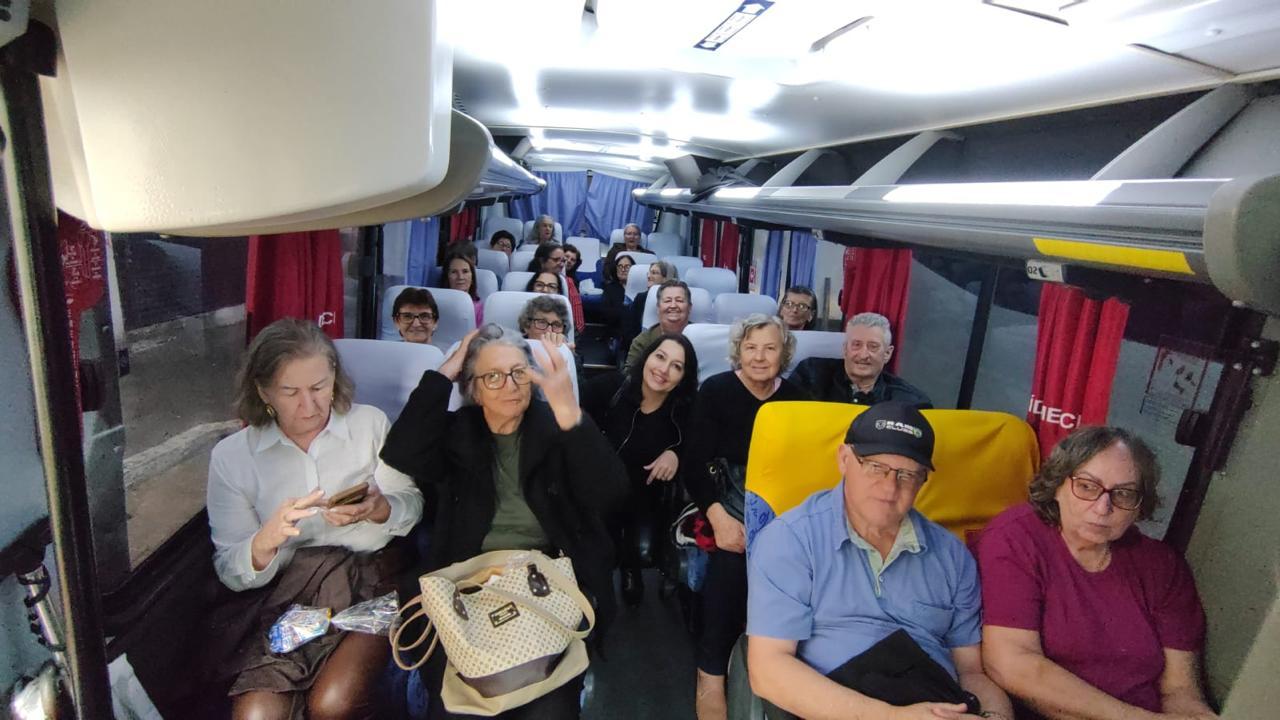Palotina leva 125 idosos para passeio em Toledo e Cascavel
