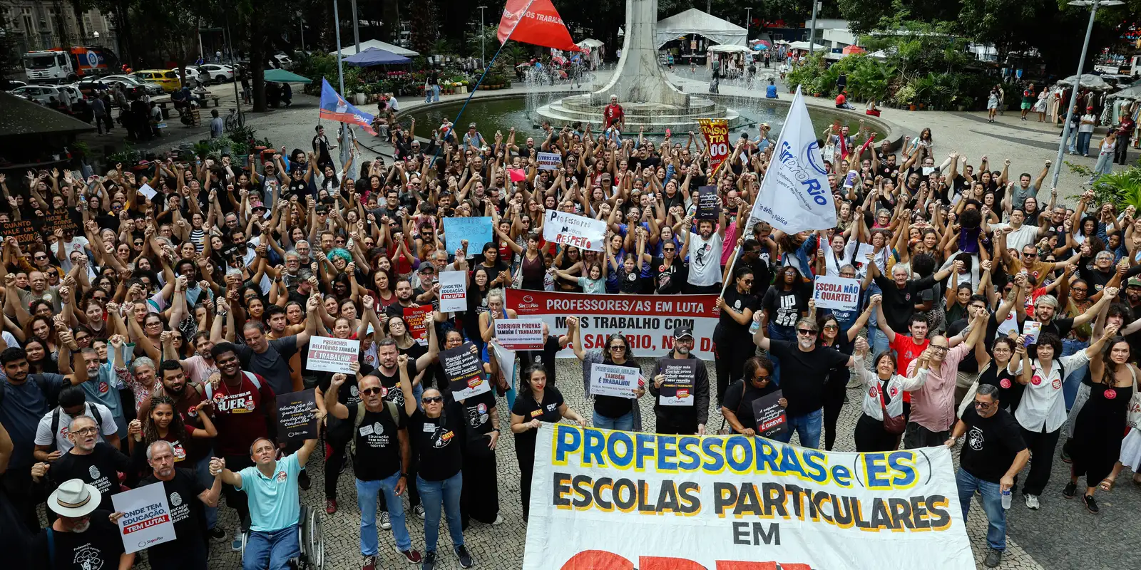 Professores de escolas particulares no Rio fazem greve por reajuste