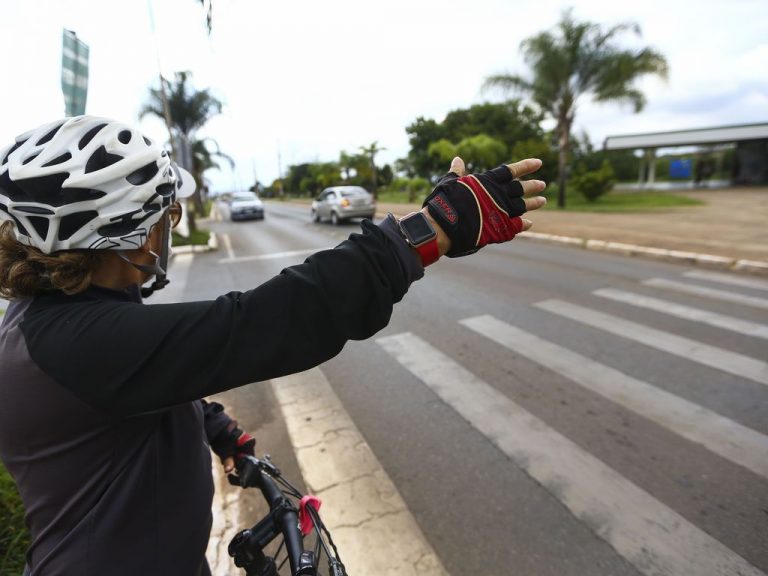 Novo projeto de lei aumenta a pena para motorista que matar pedestre ou ciclista