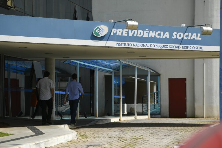 Projeto garante ligações gratuitas para o INSS e ministério na Câmara dos Deputados