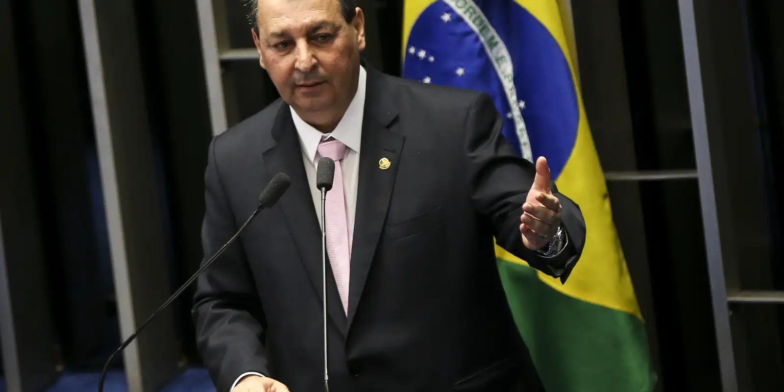 Relator rejeita emendas da oposição e avança com o fim da escala 6x1 no Senado