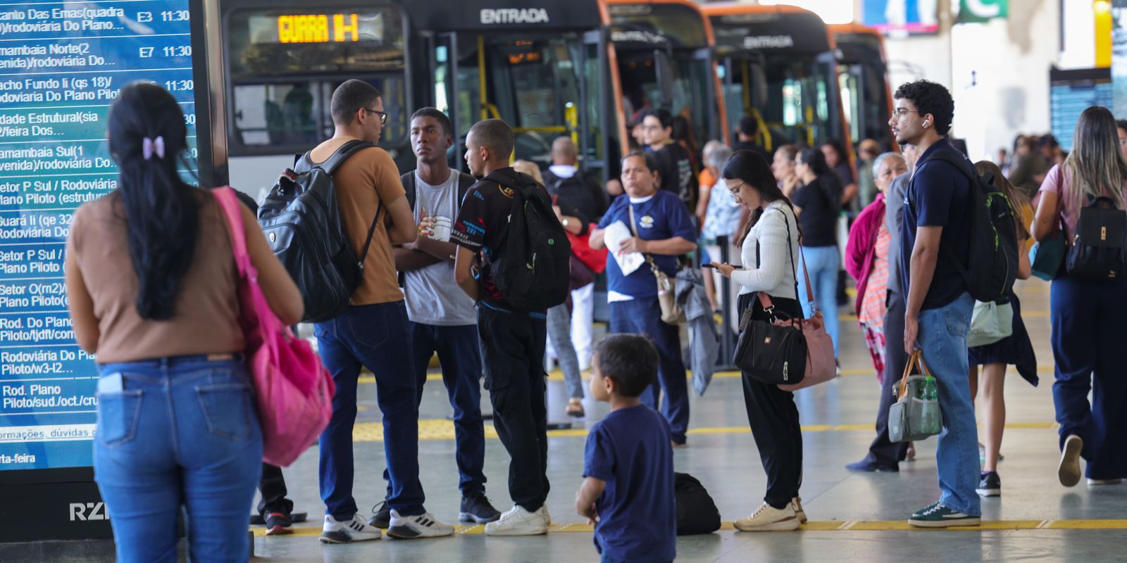 Setor de serviços registra estabilidade em julho e avança 2,4% em 12 meses