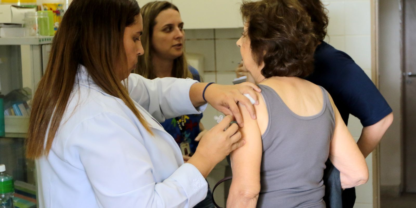 SUS amplia a oferta da vacina Pneumo 20 para idosos a partir de 85 anos