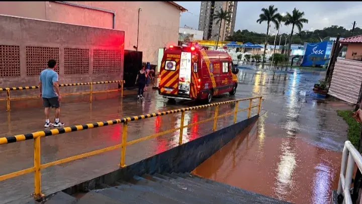 Temporal com rajadas de 101,5 km/h causa destruição, deixa um morto e afeta energia e abastecimento em Umuarama