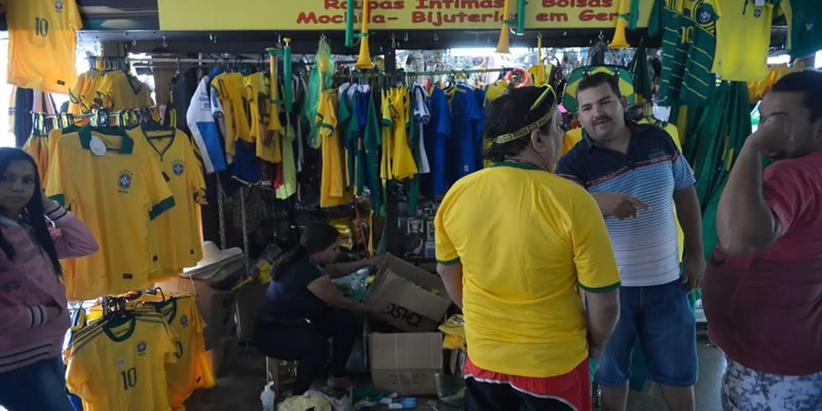 Vendas no comércio brasileiro caem 0,8% em julho após efeito da Copa do Mundo