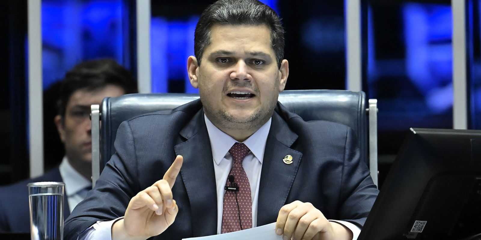 Alcolumbre define calendário para votar PEC do fim da escala 6x1 no Senado