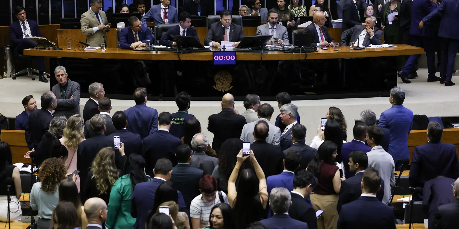 Alcolumbre pauta votação do fim da escala 6x1 no Senado para quarta-feira