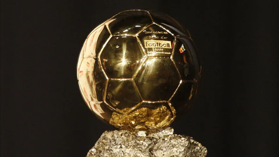 Bola de Ouro premia os melhores do futebol com indicados brasileiros